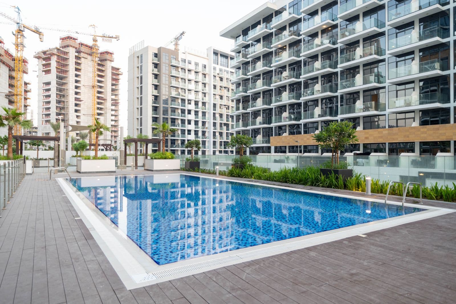 Contemporary Dubai residences with a swimming pool